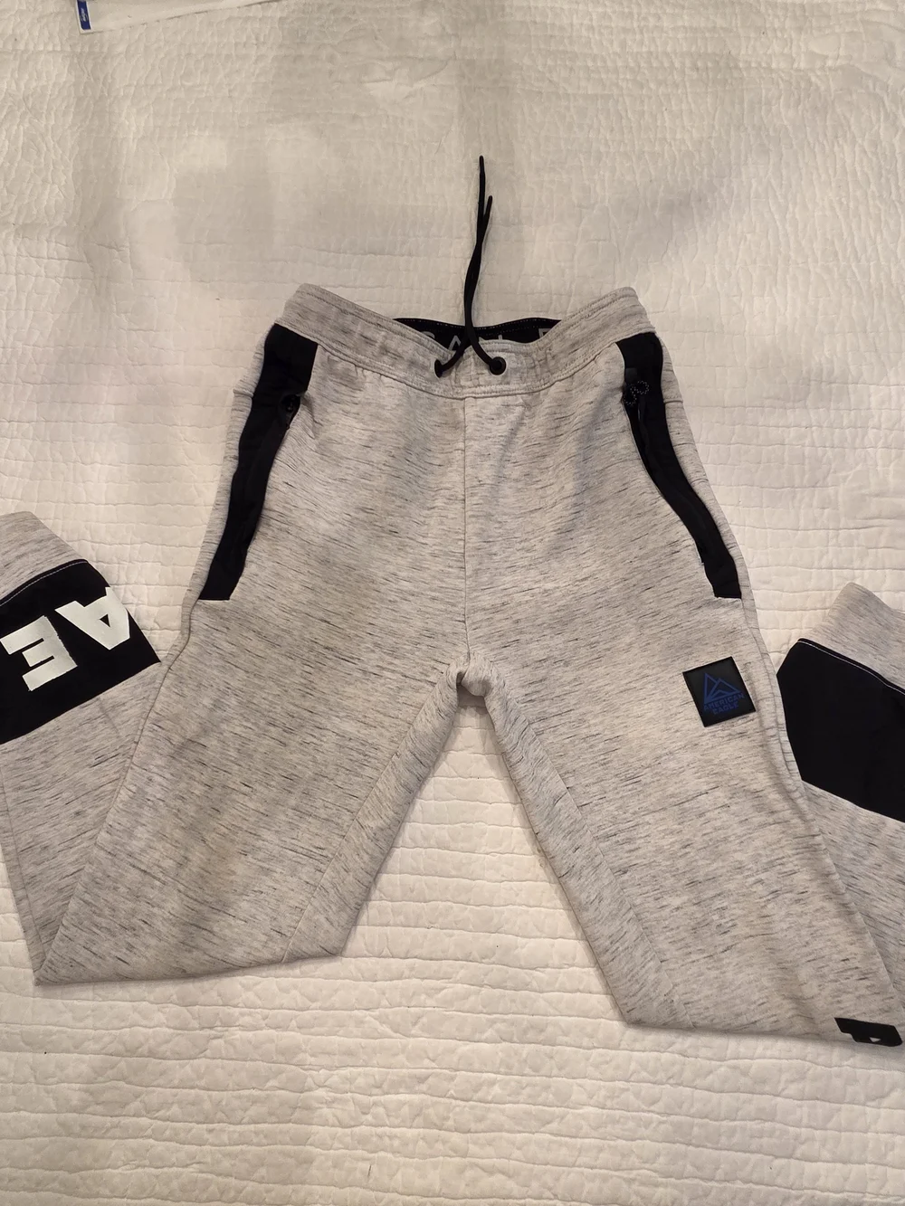 American Eagle Kids Grey Knit Jogger Pants with Black Accents Size XS